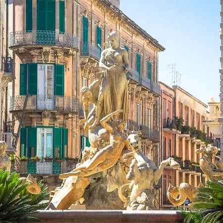 Center House - Ortigia Wifi Apartment *